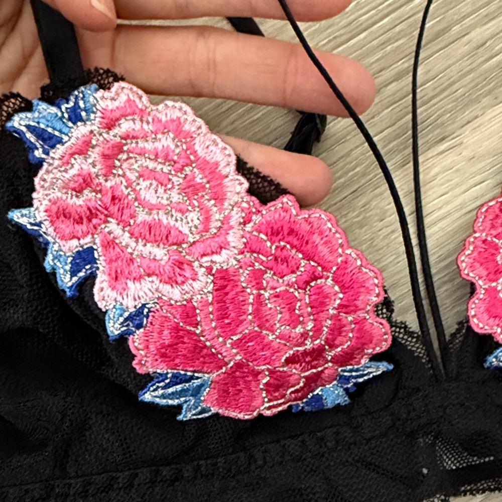 PINK Victoria’s Secret Floral Embroidered Black Mesh Bralette - Picture 2 of 4